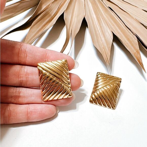 Vintage Gold geo stud earrings N428 - Picture 6 of 6